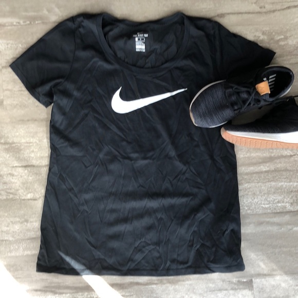 Nike Dri Fit Tee - Picture 2 of 3